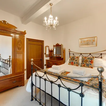 Дом отдыха Hazel Brow House *