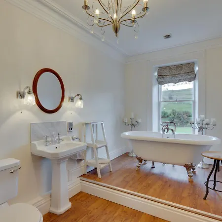 Hazel Brow House Дом отдыха *