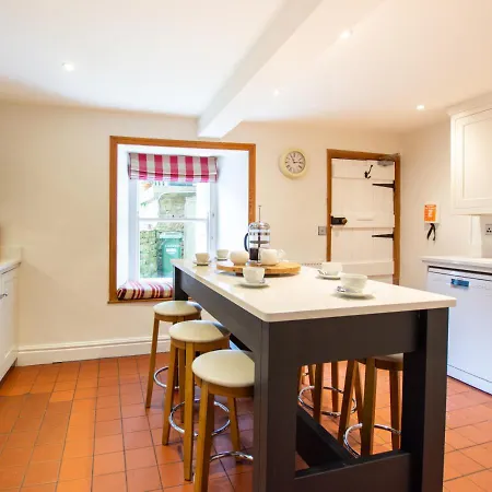 Hazel Brow House Дом отдыха *