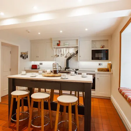 Дом отдыха Hazel Brow House *